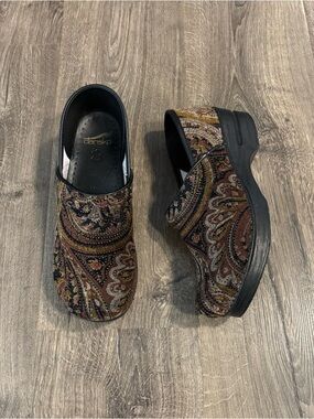 Dansko Clogs Brown Paisley Tapestry Nursing/ Healthcare Shoes Women’s Sz 40 (9)